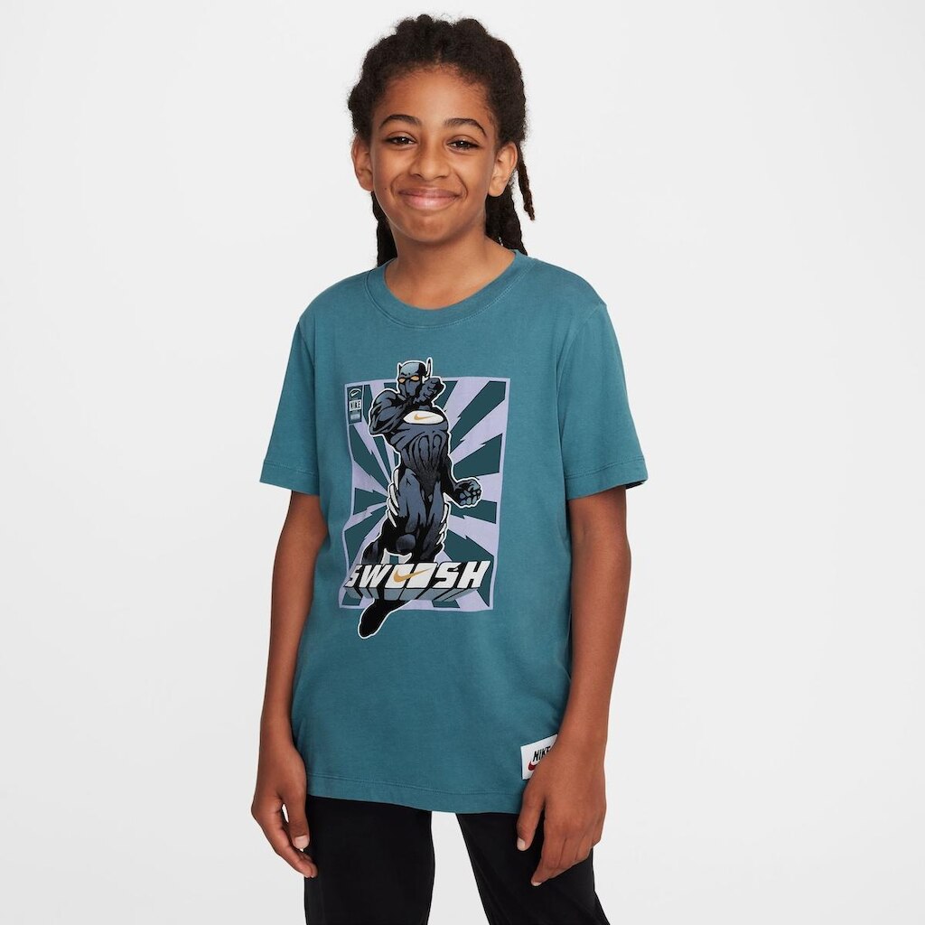 Camiseta Infantil Nike Sportswear IYKYK Hero Unissex