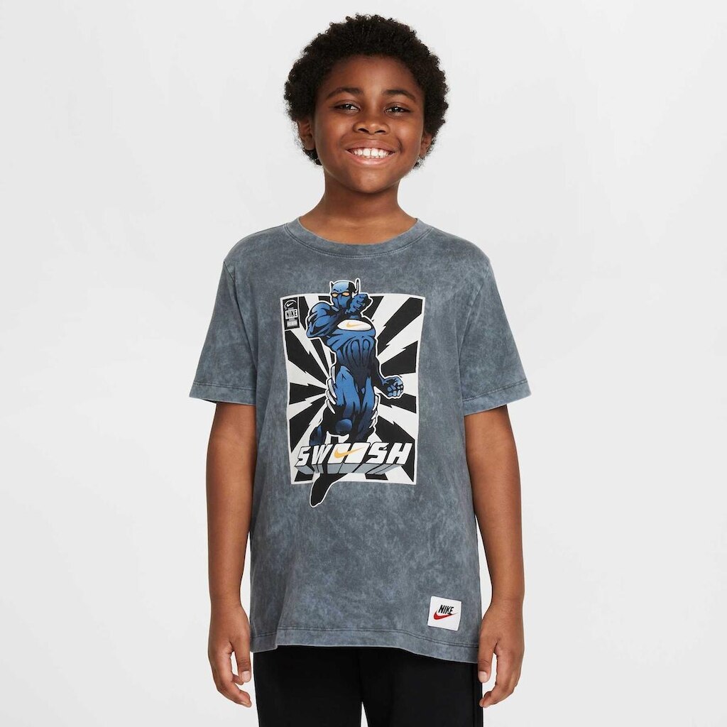 Camiseta Infantil Nike Sportswear IYKYK Hero Unissex