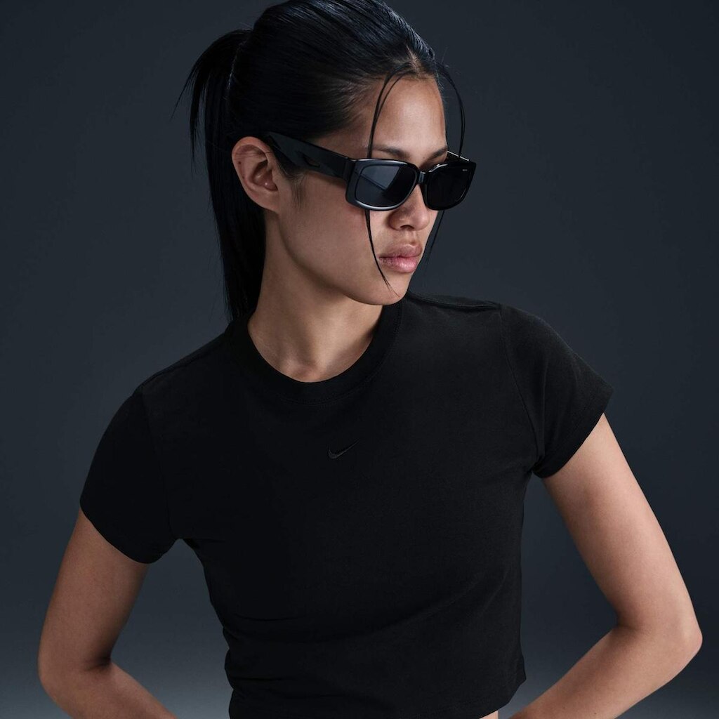 Camiseta Nike Sportswear Chill Knit Cropped Feminina
