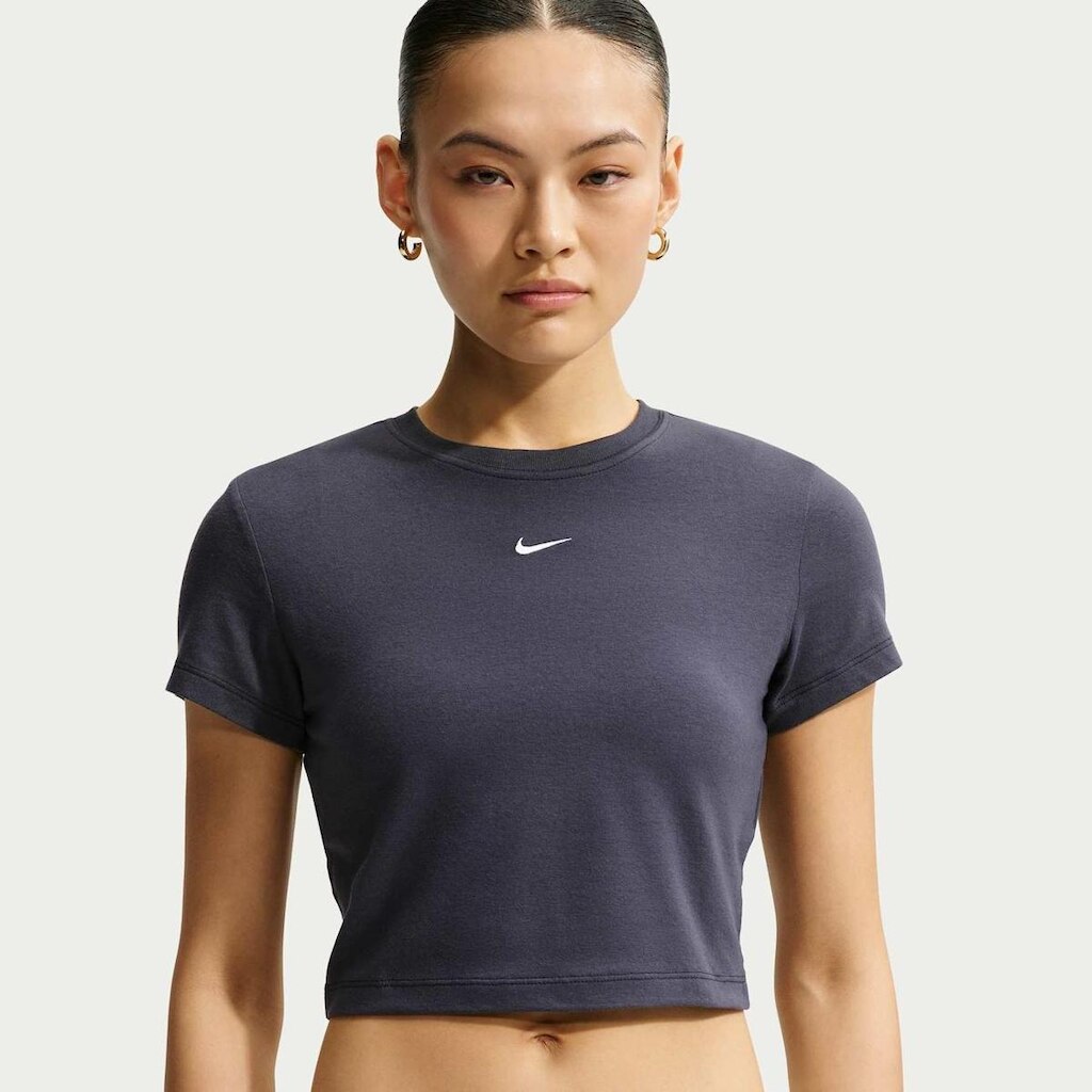 Camiseta Nike Sportswear Chill Knit Cropped Feminina