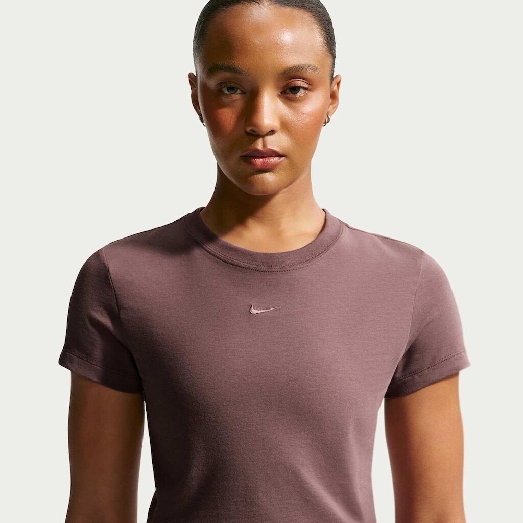 Camiseta Nike Sportswear Chill Knit Cropped Feminina