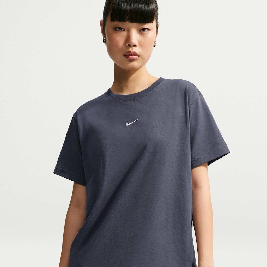 Camiseta Nike Sportswear Classic Feminina