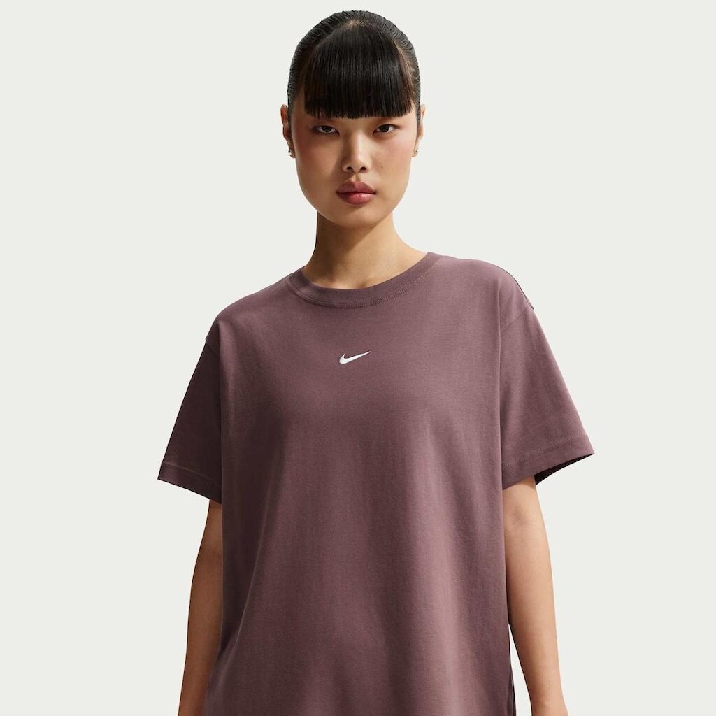 Camiseta Nike Sportswear Classic Feminina