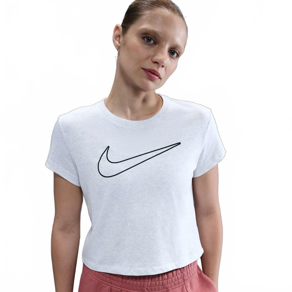 Camiseta Nike Sportswear Club Feminina