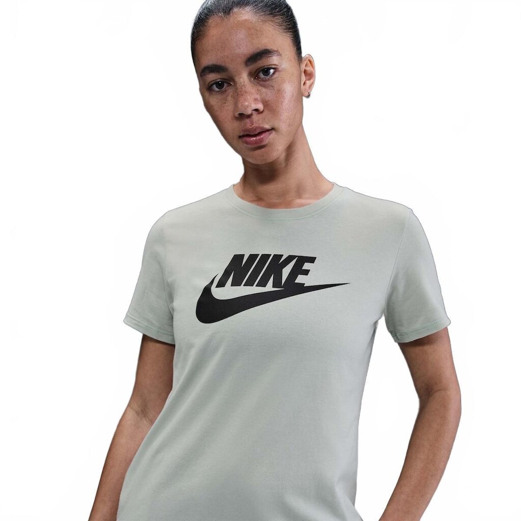 Camiseta Nike Sportswear Essentials Feminina