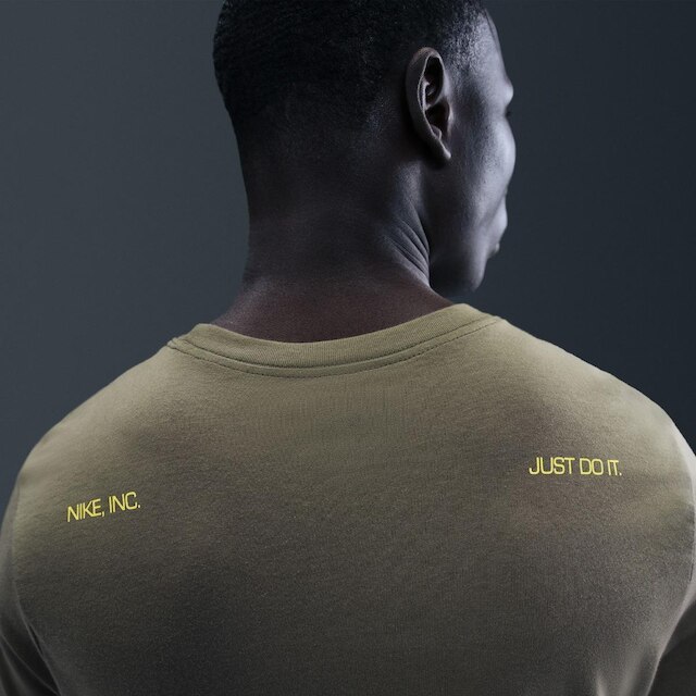 Camiseta Nike Sportswear Swoosh Masculina